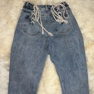 LIGHTWASH TIE JEANS